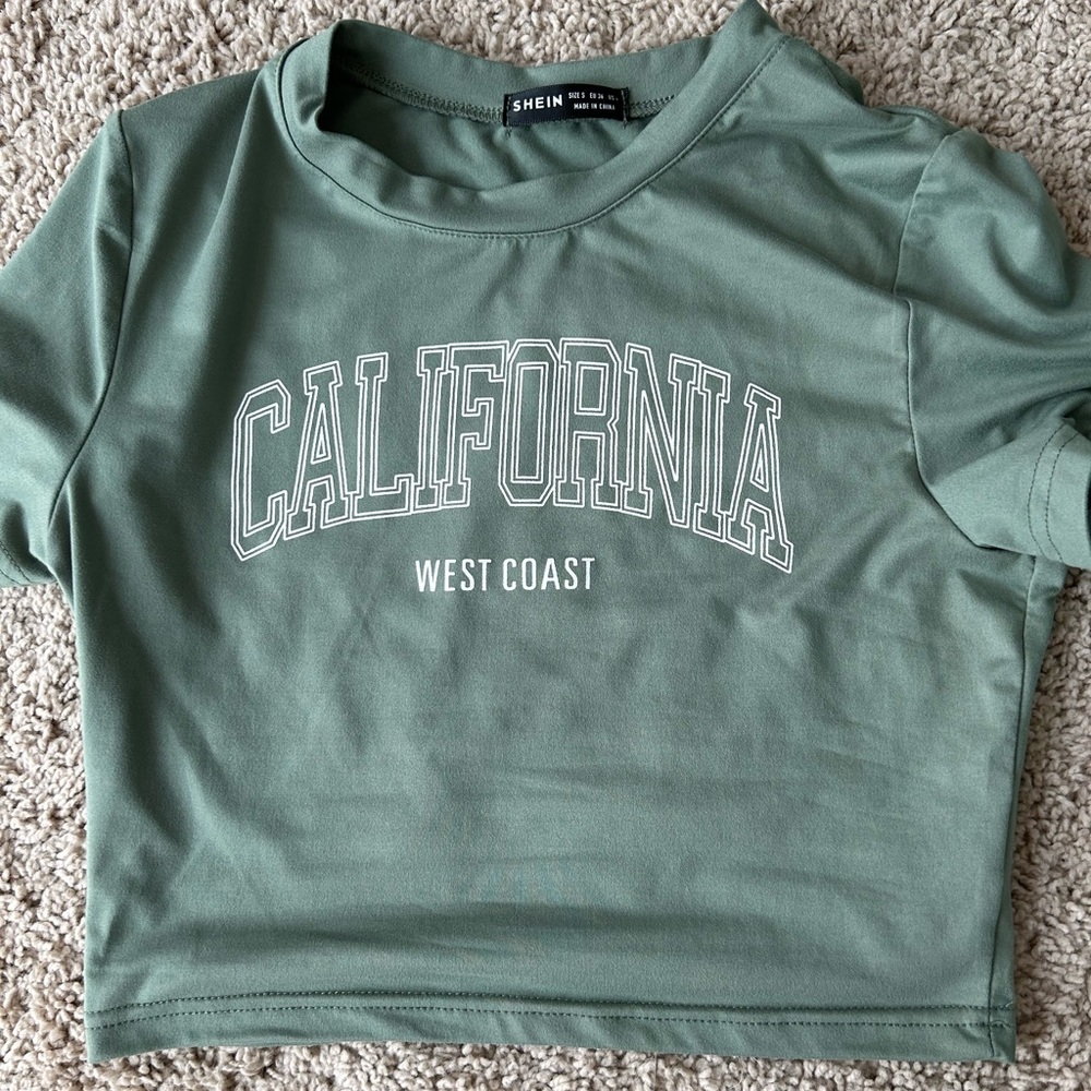 Green cropped graphics tee